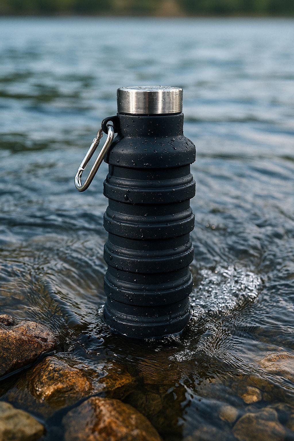 Faltbare Trinkflasche in Schwarz aus lebensmittelechtem Silikon - HydroFlexx
